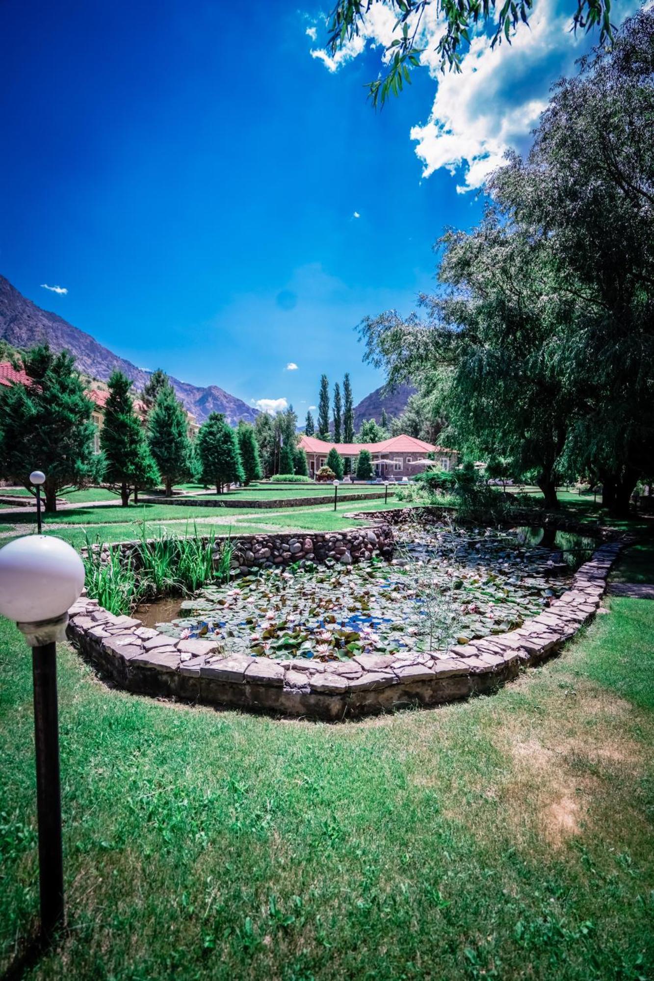Chatcal Mountains Resort Burchmulla Exterior foto